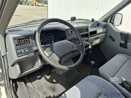 VOLKSWAGEN T4 Caravelle 2.4l Bus 9-Sitzer AHK ex-DLRG