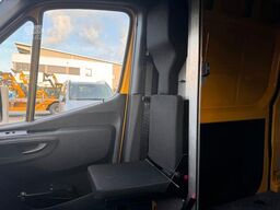 Mercedes-Benz eSprinter 312 DHL Regal KEP-Ausbau