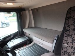 Scania P320 Koel/Vries Bakwagen + Dhollandia 2000KG