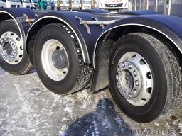 Mercedes-Benz Antos 3240 8×2 / Typhoon L170Z3 crane