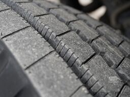 Renault C280 DTI 8 / FASSI crane 5.6T / range 8m