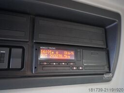 Renault C280 DTI 8 / FASSI crane 5.6T / range 8m