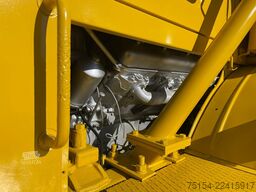 Kirovets K700A V8