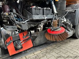 MERCEDES-BENZ ACTROS 1830 4x2 Kehrmaschine BUCHER OPTIFANT8000