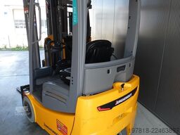Jungheinrich EFG 215 - 480 DZ