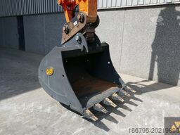Hitachi ZX210LC-6