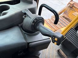Caterpillar D8T