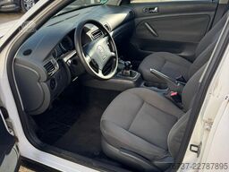 VW Passat **AMBULANCE-RETTUNGSWAGEN**
