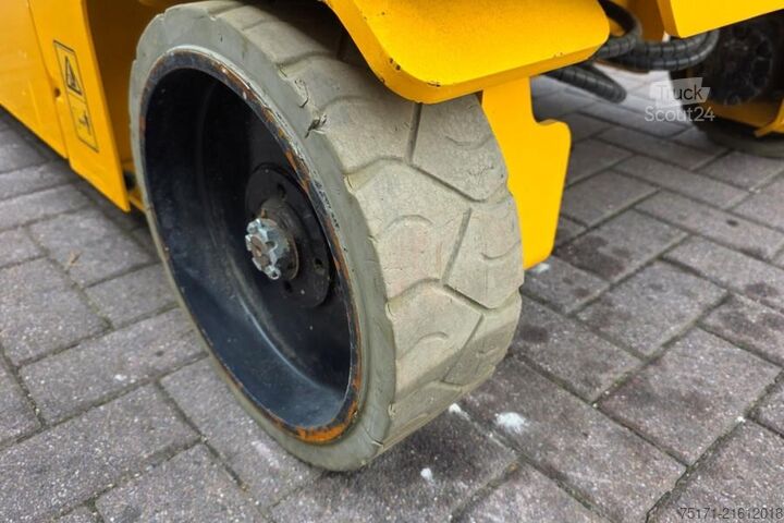 Scissor lift JCB S3246E Electric, 12m Working Height, 320kg Capacit