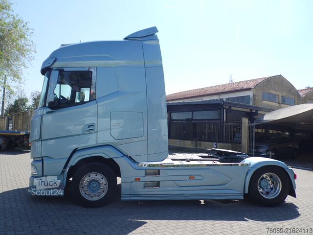 Trattore stradale standard DAF XG 530