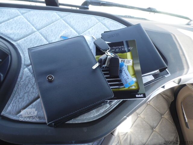 Trattore stradale standard DAF XG 530