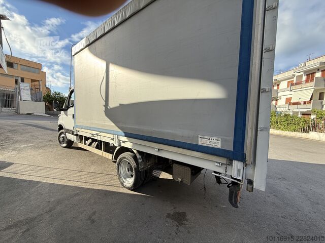 Dubă cu caroserie tip cutie Iveco Daily 35C14