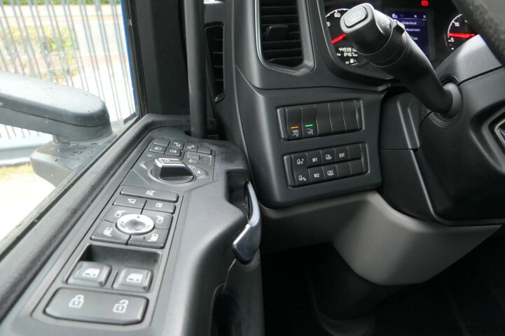 Skjutbar presenning Scania G320 NGS | Sliding curtains | Dhollandia 2000Kg...