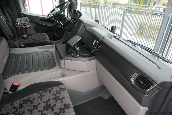Skjutbar presenning Scania G320 NGS | Sliding curtains | Dhollandia 2000Kg...