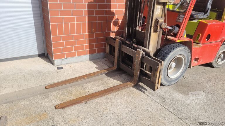 Frontlastare truck CLARK G 500 Y 60 PD 3 to Diesel Kabine Heizung