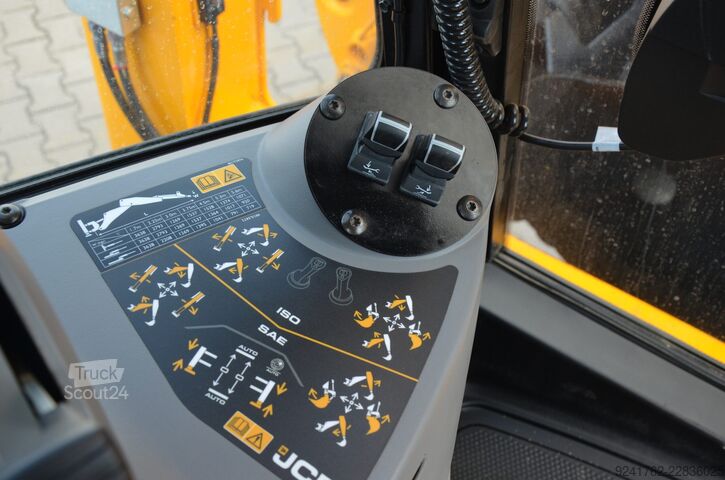 Traktor JCB 3CX PLUS 2026r / SILNIK 4,8L 109km / 172 mth ! /KLIMA/SZYBKOZŁĄCZE/20"/9012