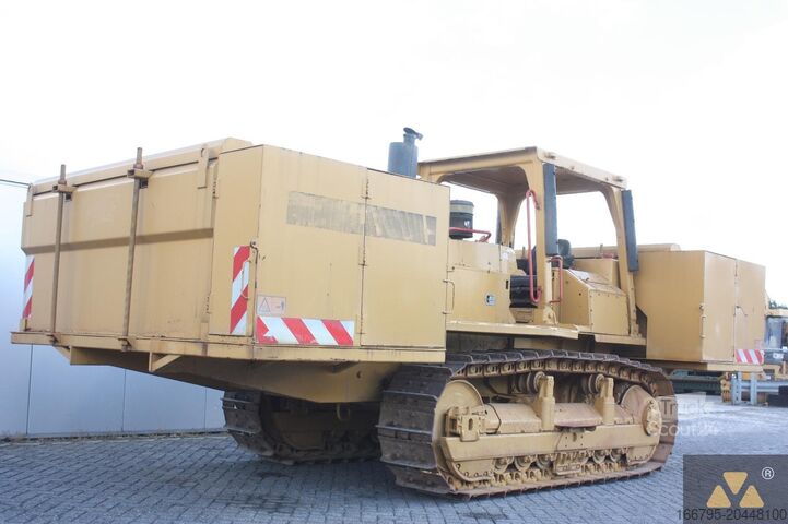 Caterpillar D6E Üzemanyag tartálykocsi Caterpillar D6E Fuel tanker