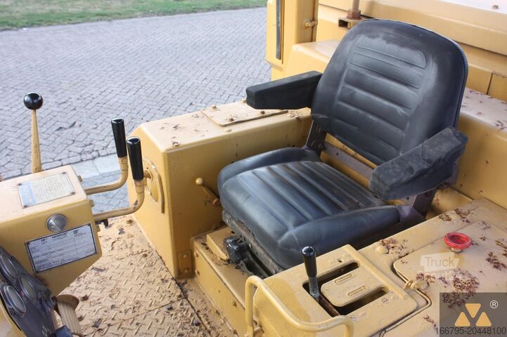 Caterpillar D6E Üzemanyag tartálykocsi Caterpillar D6E Fuel tanker