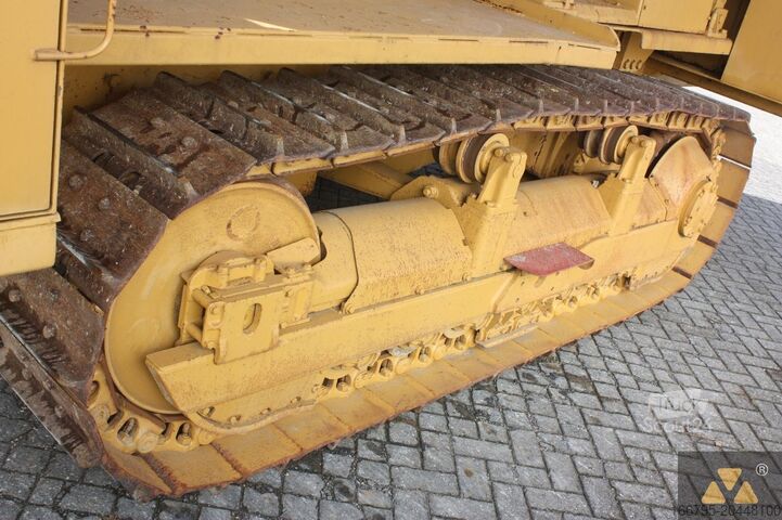 Caterpillar D6E Üzemanyag tartálykocsi Caterpillar D6E Fuel tanker