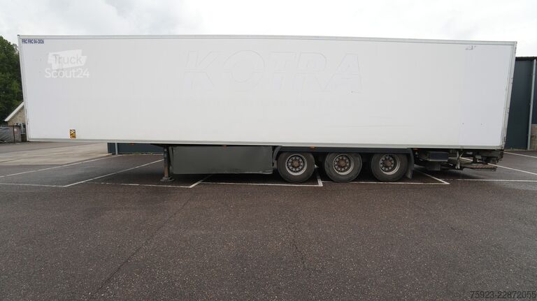 Transport refrigerat/congelat LAMBERET 3 AXLE FRIGO TRAILER WITH CARRIER VECTOR 1950mt