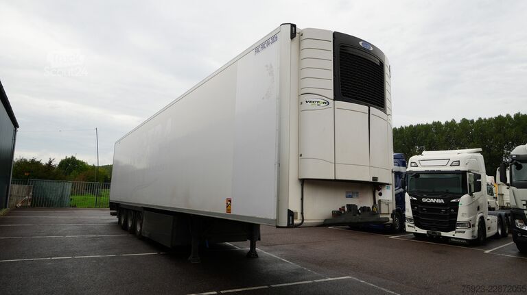 Transport refrigerat/congelat LAMBERET 3 AXLE FRIGO TRAILER WITH CARRIER VECTOR 1950mt