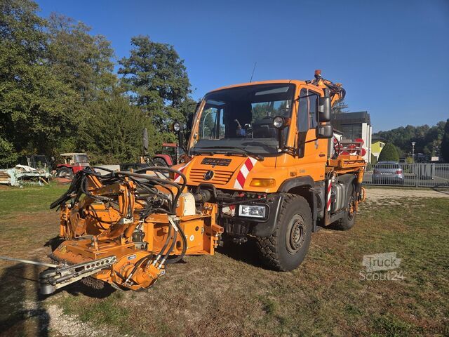 Unimog, komple belediye donanımı, kış ve yaz ekipmanlarıyla Mercedes-Benz Unimog 400