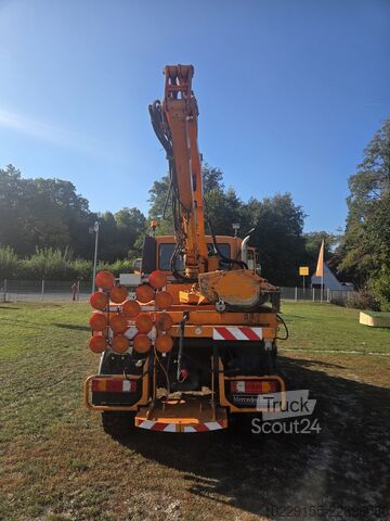 Unimog, komple belediye donanımı, kış ve yaz ekipmanlarıyla Mercedes-Benz Unimog 400