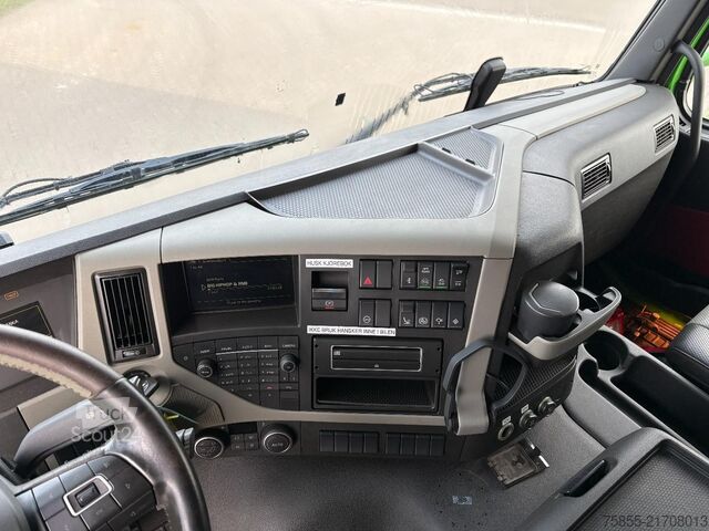 Chassis com cabina Volvo FM450 6x2 / Euro 6 / Chassis / 331.000 KM
