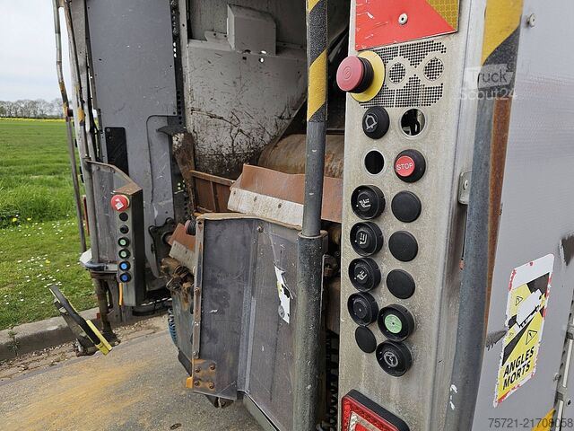 Véhicule de collecte des déchets SCANIA P280 FAUN,6x2*4
