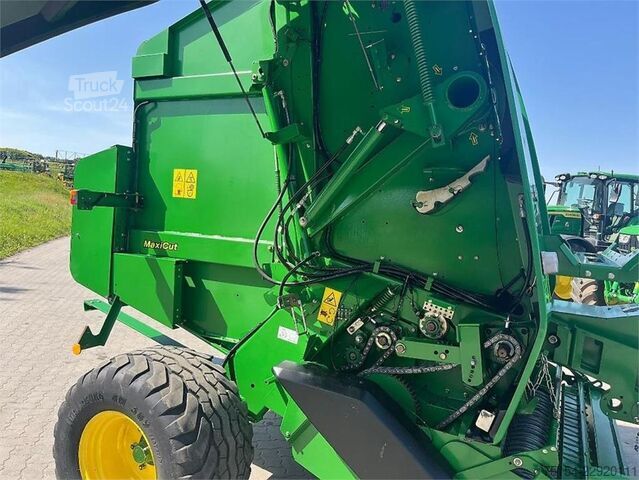 Yuvarlak balya makinesi John Deere 864