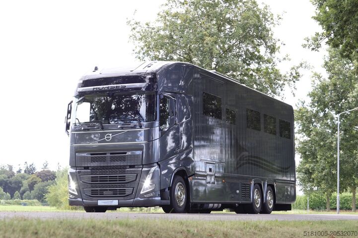 Trasporto di cavalli Volvo FH540 Jong gebrukt 7 paards plus living pop-ot ...