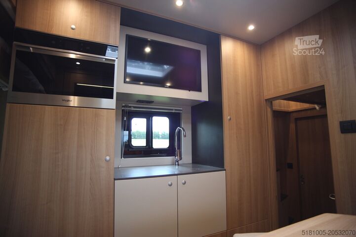 Pferdetransport Volvo FH540 Jong gebrukt 7 paards plus living pop-ot ...