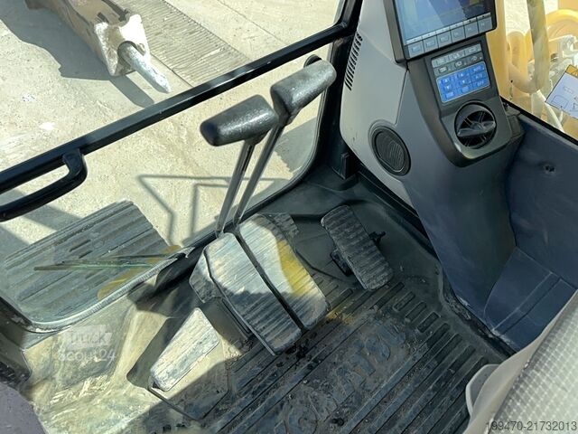 гусеничний екскаватор Komatsu HB215LC-3