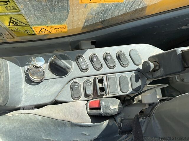 гусеничний екскаватор Komatsu HB215LC-3