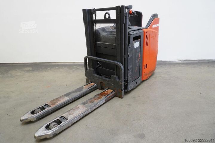 Käsikäyttöinen pinoaja Linde D 12 HP SP 133