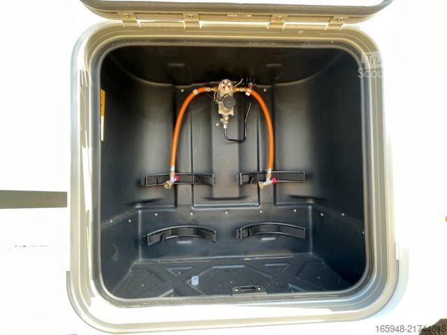 Pusiau integruotas kemperis BÜRSTNER Gallery Harmony T 649 *Solar*4,4T Maxi*Automatik