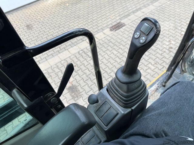 Excavator pe roți CATERPILLAR M318D Mobilbagger *9.235 h *Schnellw. *Greifer