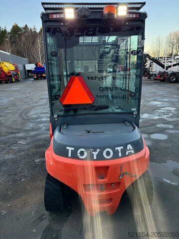 Stivuitor Toyota 8FBMT45 Electric, 3.600h, 2015