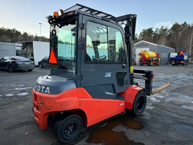 Šakinis krautuvas Toyota 8FBMT45 Electric, 3.600h, 2015
