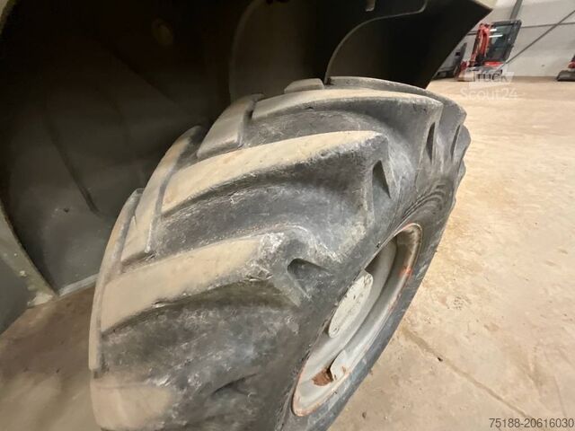 Véhicule à benne Ausa D 400 AH G