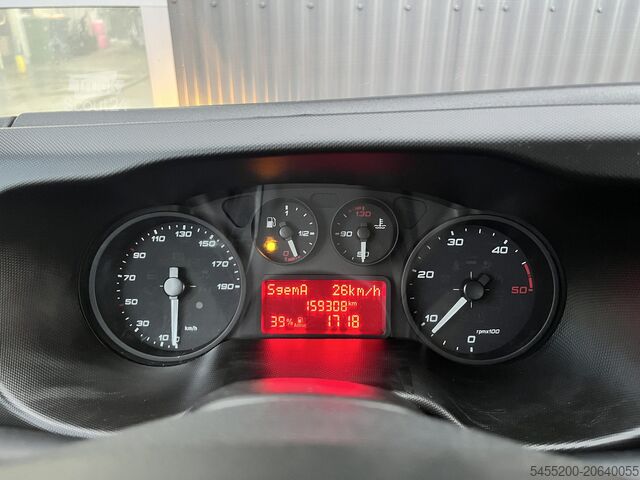 Loading platform Iveco Daily 35C14 2.3 375 Laadklep 500kg Trekhaak 350...