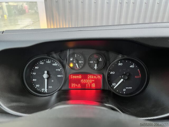 Plataforma de carga Iveco Daily 35C14 2.3 375 Laadklep 500kg Trekhaak 350...