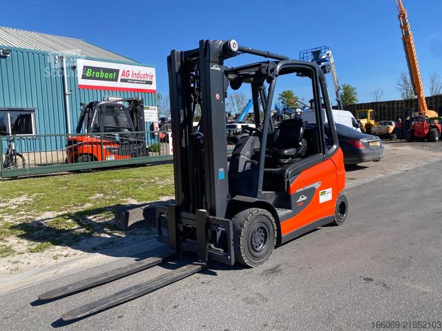 Gaffeltruck Linde E25L-01