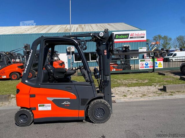 Gaffeltruck Linde E25L-01