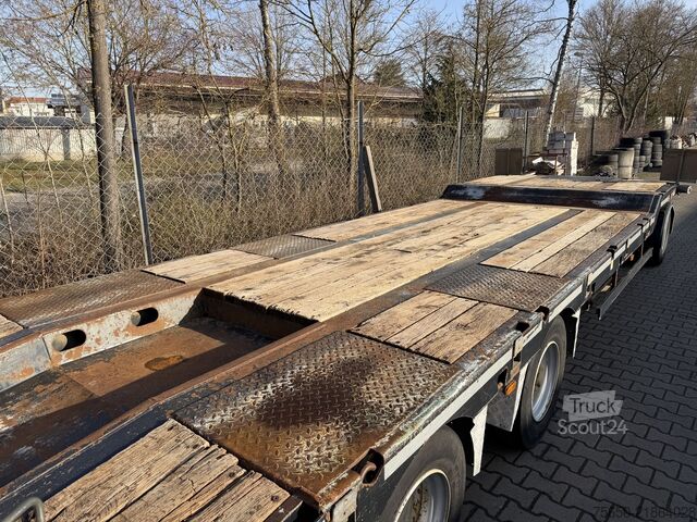 Remorcă cu platformă joasă Schwarzmueller T3  3 Achs Tiefladeranhänger