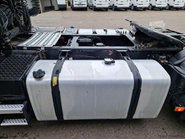 Standard tractor unit Renault Gamme T 440