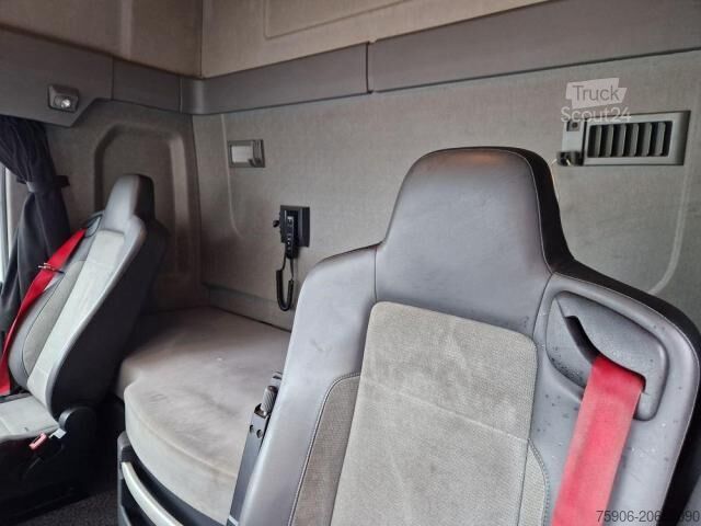 Standard tractor unit Renault Gamme T 440