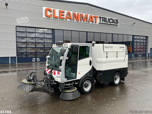 Balayeuse Bucher Citycat 2020 with 3-rd brush