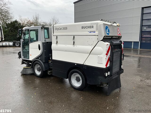 Balayeuse Bucher Citycat 2020 with 3-rd brush