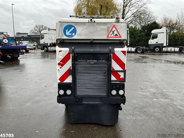 Balayeuse Bucher Citycat 2020 with 3-rd brush